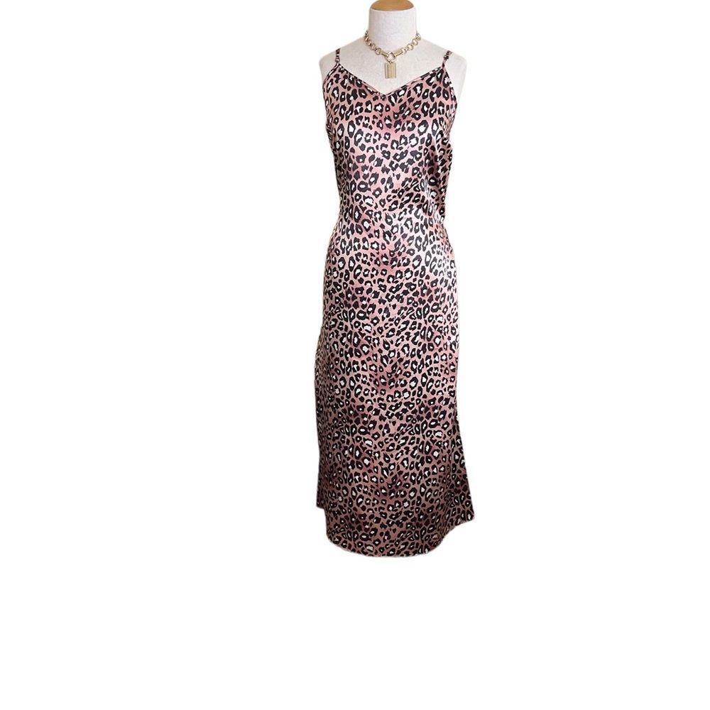 Long gown Perfect for going out or can be used as a nightgown. NWOT - Picture 3 of 6